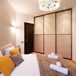 Appartement Old Two Bedroom With 2 Bathrooms