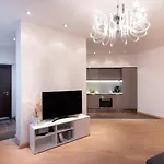 Old Two Bedroom With 2 Bathrooms Appartement Riga