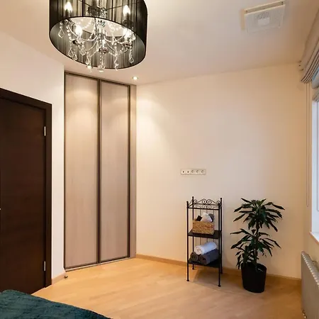 Old Two Bedroom With 2 Bathrooms