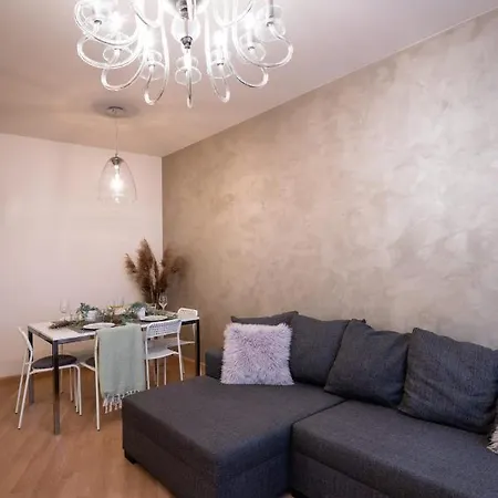 Old Two Bedroom With 2 Bathrooms