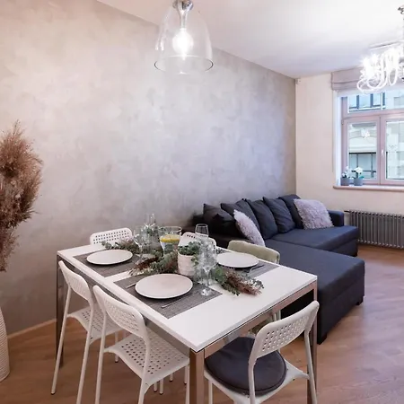 Old Two Bedroom With 2 Bathrooms Apartment