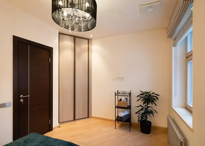 Old Two Bedroom With 2 Bathrooms