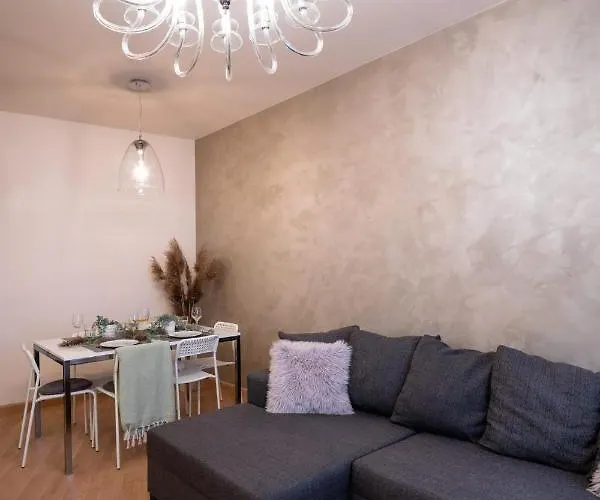 Old Two Bedroom With 2 Bathrooms