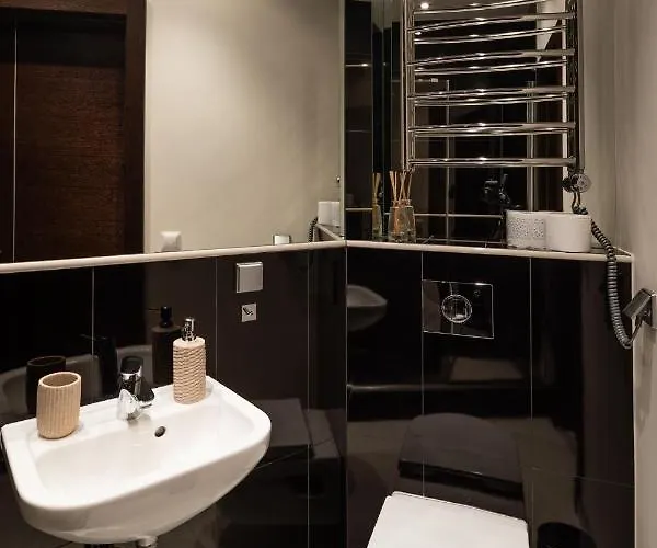 Old Two Bedroom With 2 Bathrooms Apartament Ryga