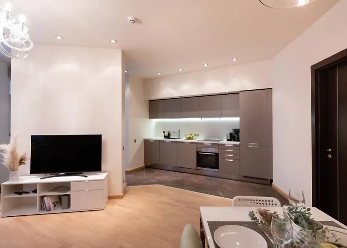 Old Two Bedroom With 2 Bathrooms