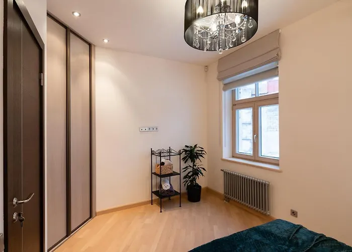 Apartament Old Two Bedroom With 2 Bathrooms *