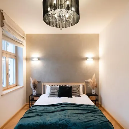 Old Two Bedroom With 2 Bathrooms Dzīvoklis *