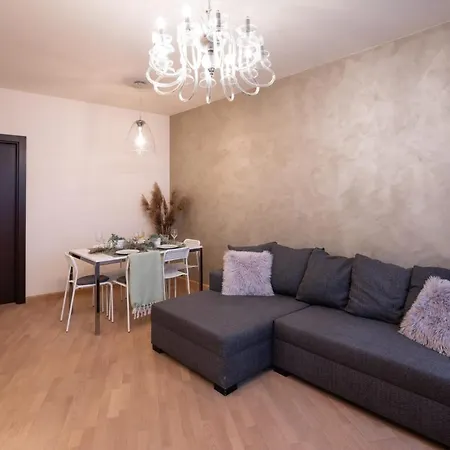 Old Two Bedroom With 2 Bathrooms Ryga