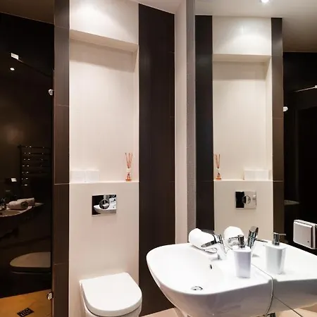 Old Two Bedroom With 2 Bathrooms Apartament *