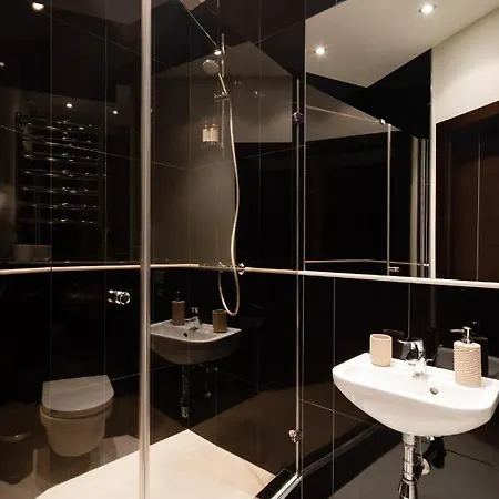 Old Two Bedroom With 2 Bathrooms Apartmán Riga