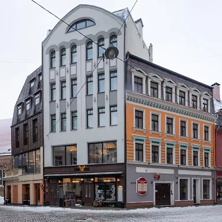 Old Two Bedroom With 2 Bathrooms