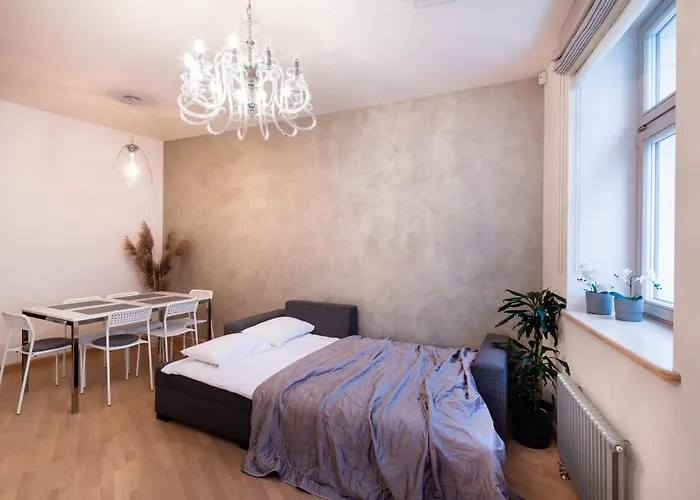 Dzīvoklis Old Two Bedroom With 2 Bathrooms *