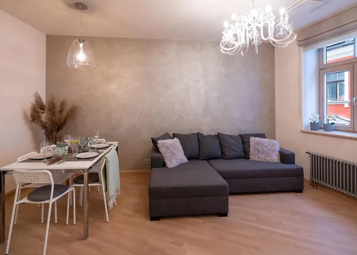 Old Two Bedroom With 2 Bathrooms Dzīvoklis Riga