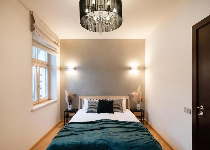 Old Two Bedroom With 2 Bathrooms Dzīvoklis *