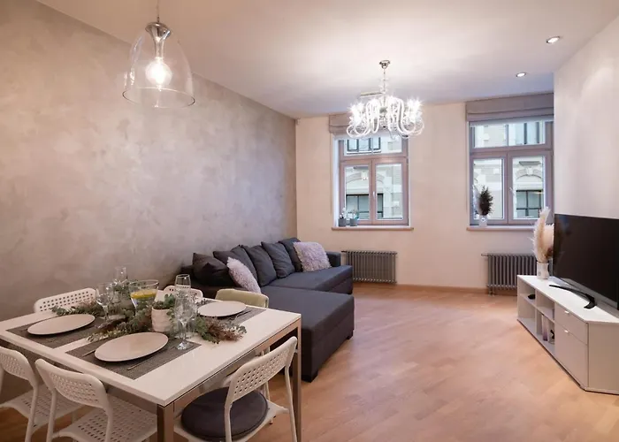 Old Two Bedroom With 2 Bathrooms Dzīvoklis Riga