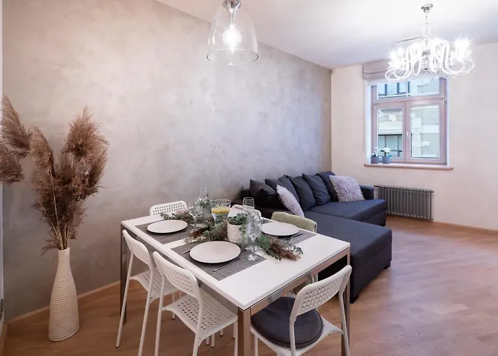 Old Two Bedroom With 2 Bathrooms Dzīvoklis