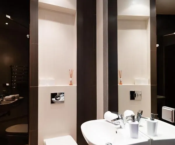 Old Two Bedroom With 2 Bathrooms Dzīvoklis *