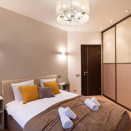 Appartamento Old Two Bedroom With 2 Bathrooms